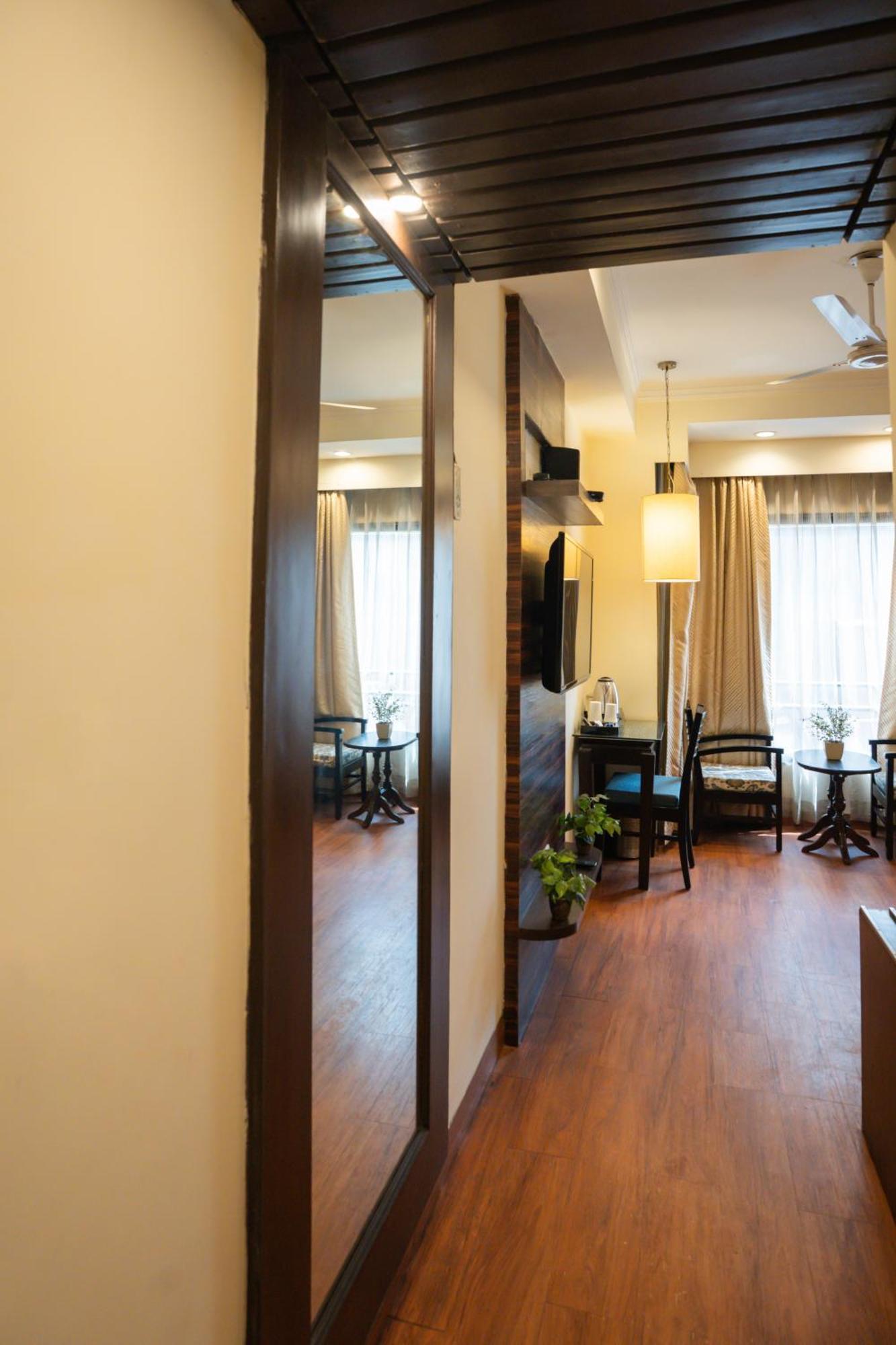 Ahuja Residency Cyber City II Gurgaon Eksteriør bilde