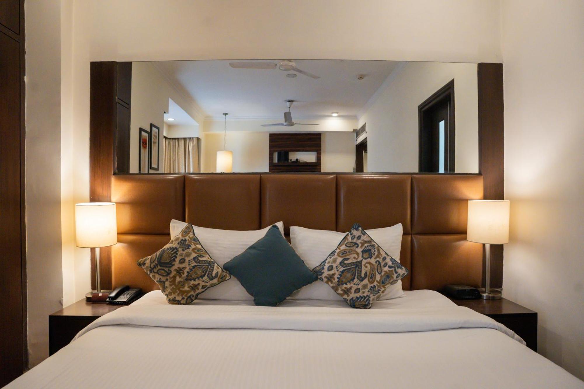 Ahuja Residency Cyber City II Gurgaon Eksteriør bilde