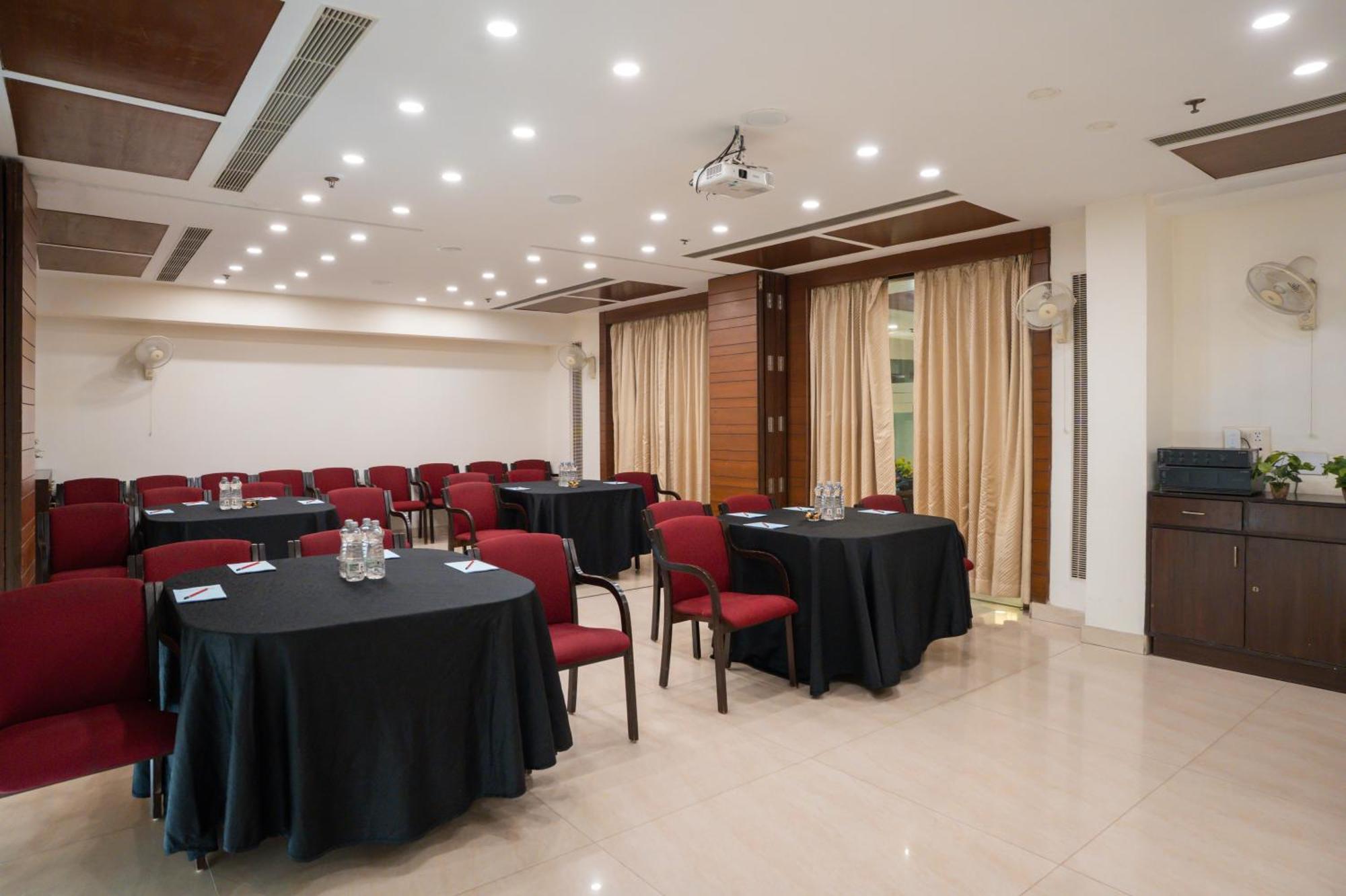 Ahuja Residency Cyber City II Gurgaon Eksteriør bilde